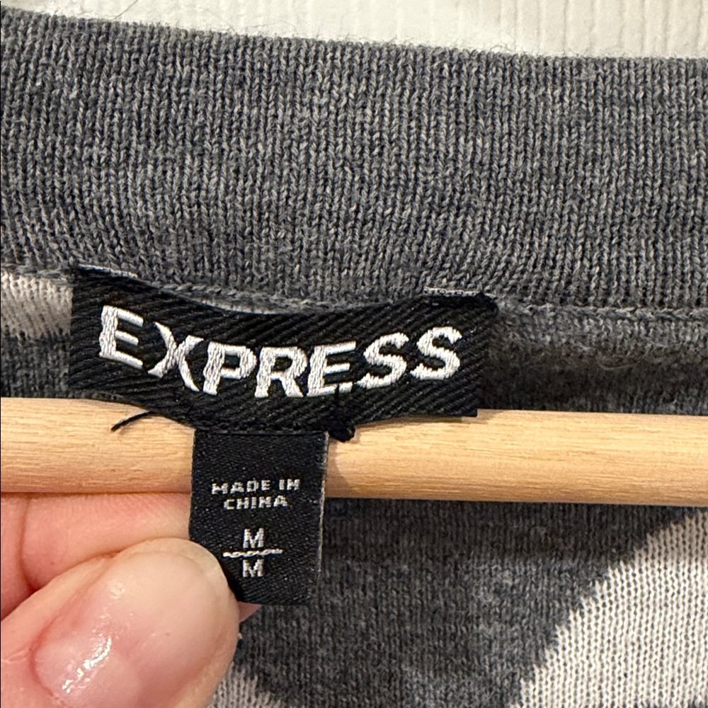 Express Sweater - Picture 3 of 4